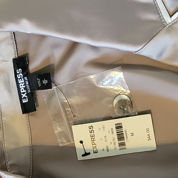 NWT Express Satin Button Up Shirt M - Picture 2 of 4